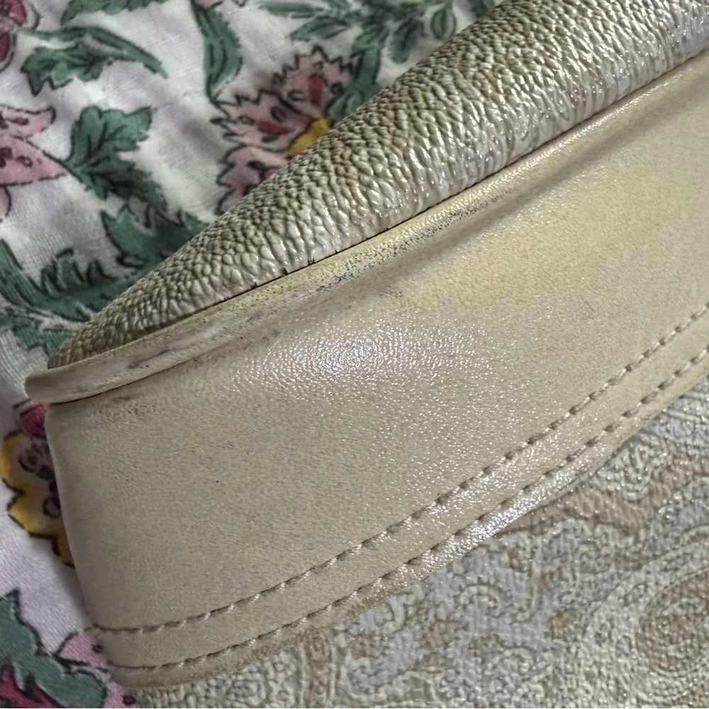 Chic Cream Paisley Tote Bag - Picture 9 of 13